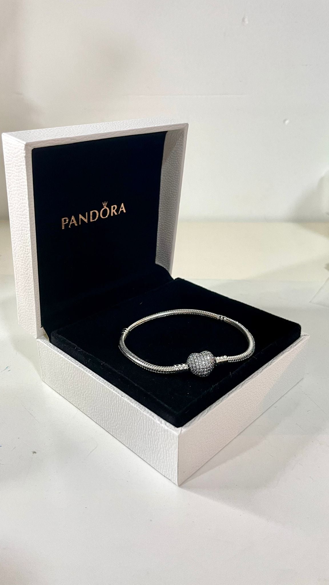Pulsera Diseño Cadena de Serpiente y Corazón Brillante
