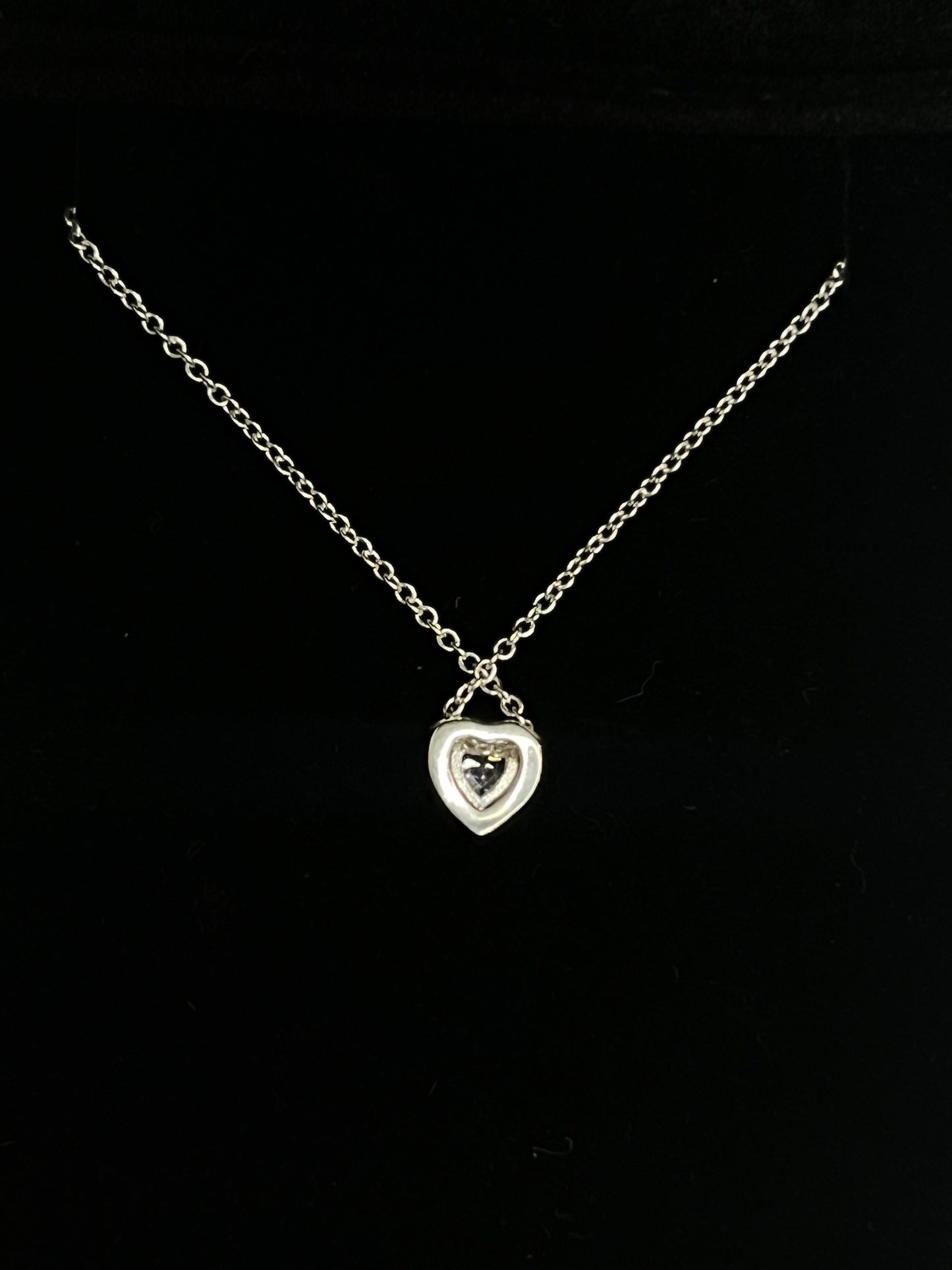 Collar Corazón en Relieve