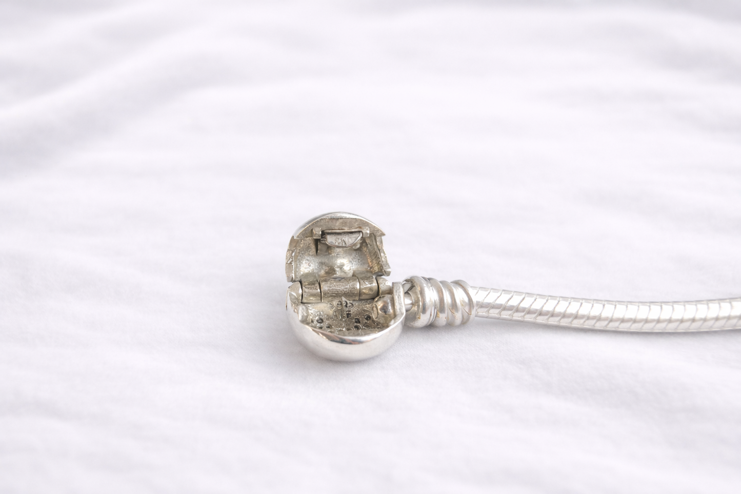 Pulsera Moments Cadena de Serpiente Cierre Corazón Mickey