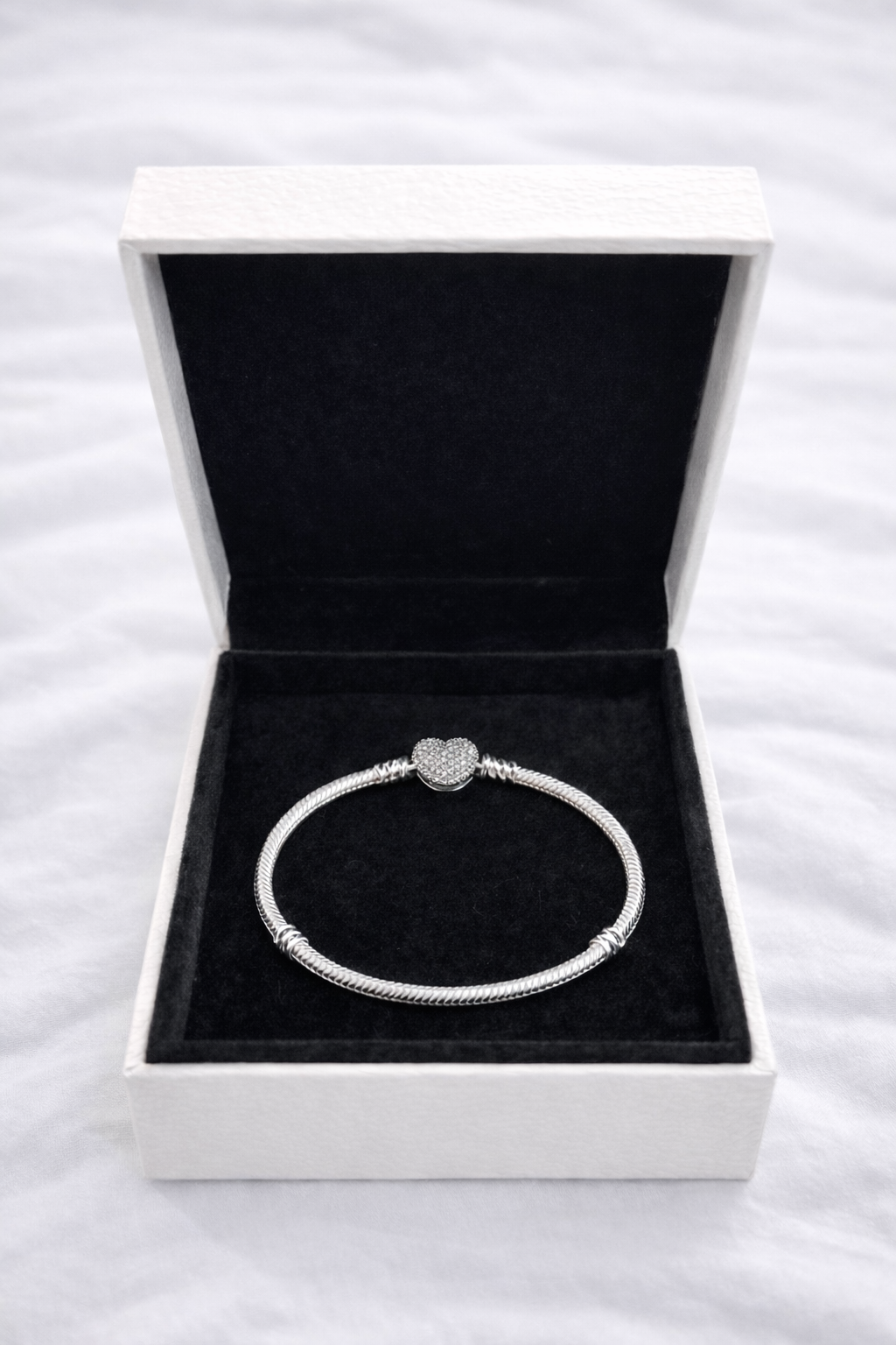 Pulsera Diseño Cadena de Serpiente y Corazón Brillante
